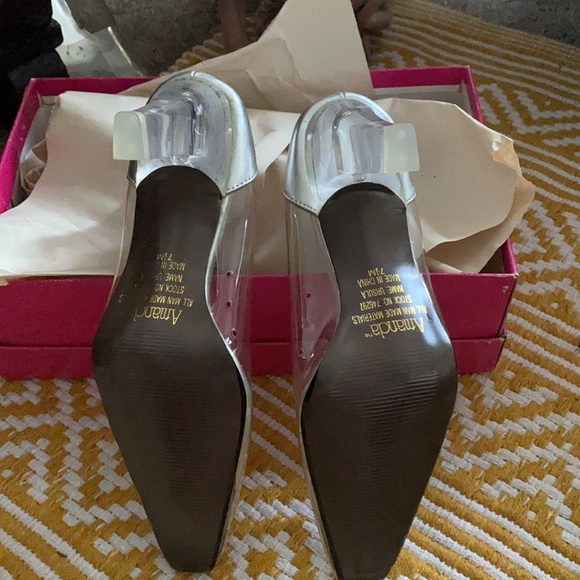 Clear translucent pumps like Cinderella - Picture 3 of 6